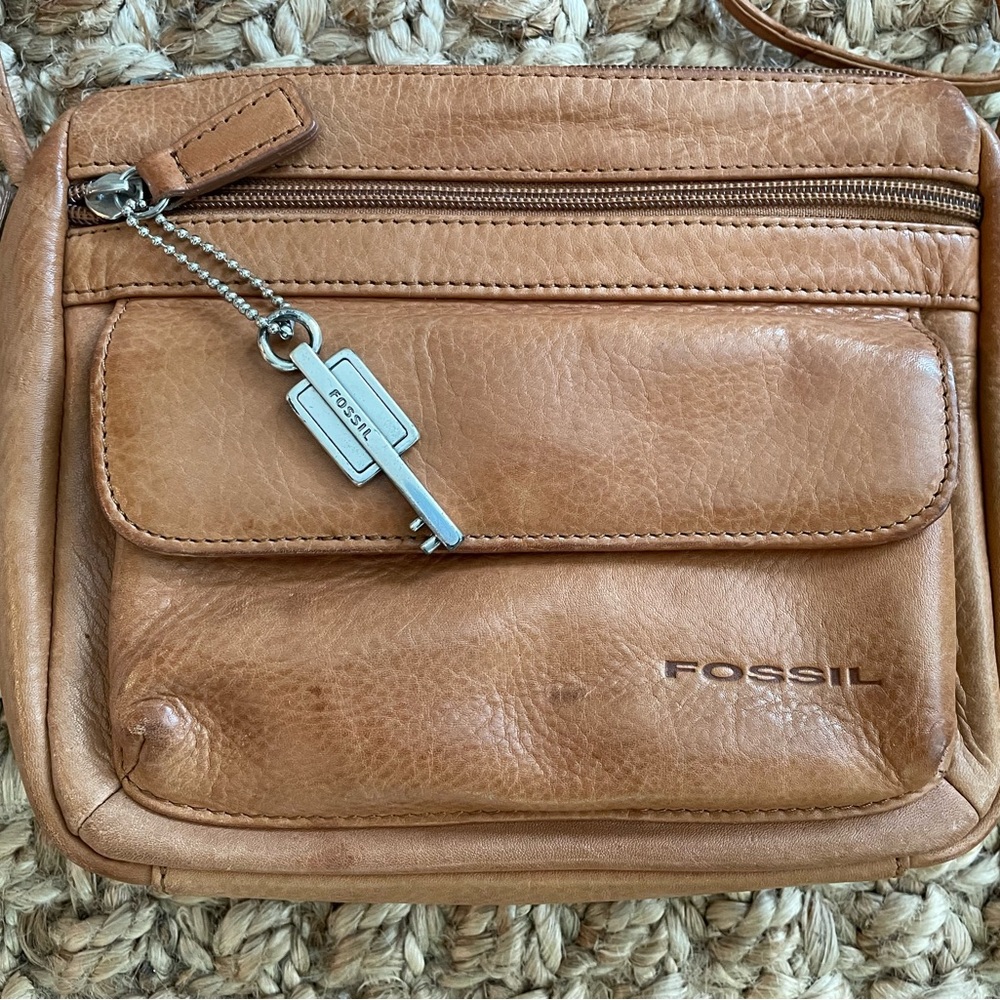 👜 Fossil Riley Leather Mini Crossbody Bag | Camel | Silvertone Hardware | MINT - Picture 3 of 7